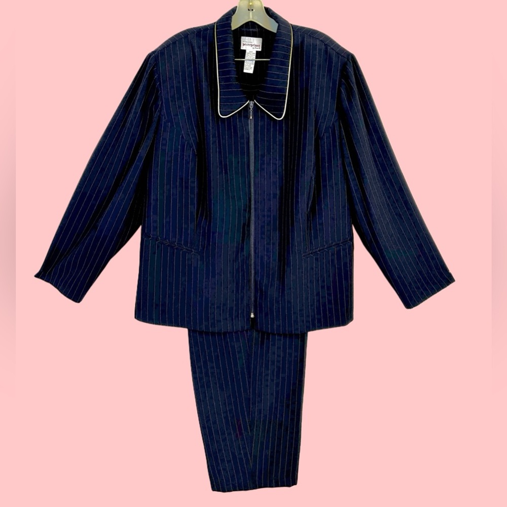 Perceptions Woman’s 24W Navy Blue Pinstripe Zip Front Jacket Pants Suit